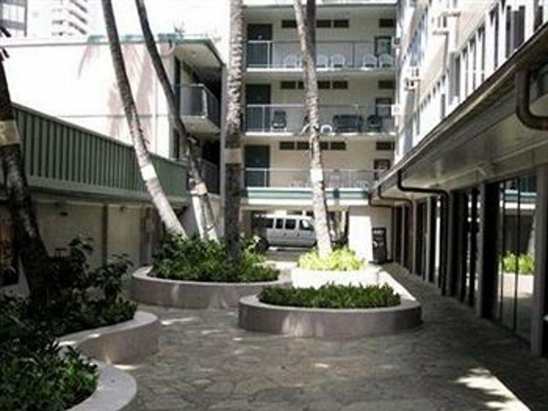 Kuhio Banyan Hotel Honolulu Exterior photo